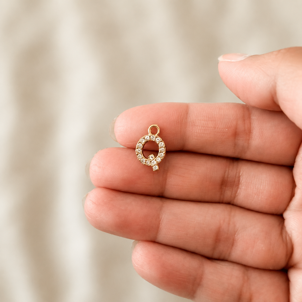 Q Initial Charm - Sparkle